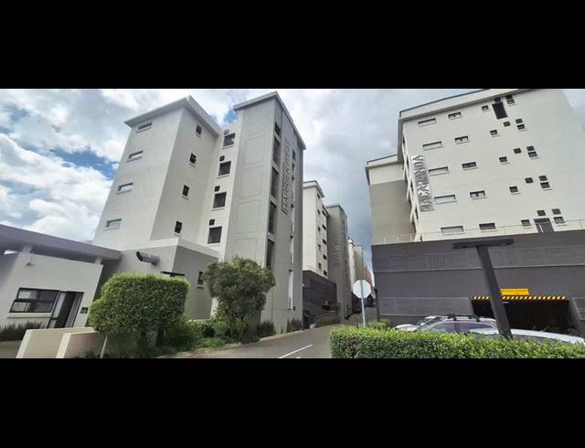 2 BEDROOM APARTMENT FOR SALE IN HYDE PARK